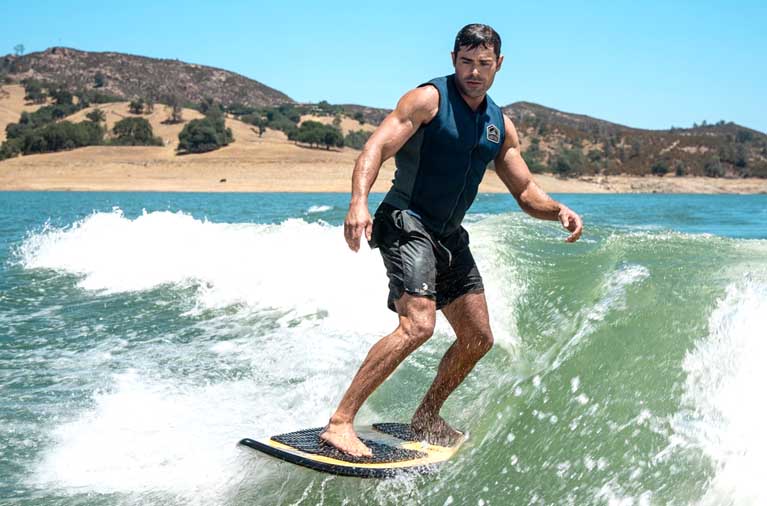 How tall is Zac Efron?