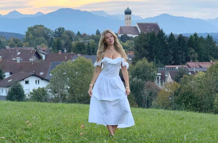 How tall is Corinna Kopf?