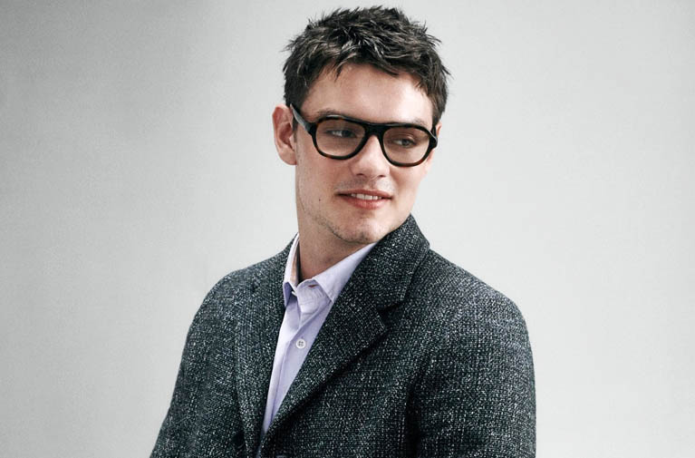 How old is Louis Partridge?